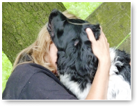 Als het even wat rustiger is komt Sanne een dikke knuffel halen.